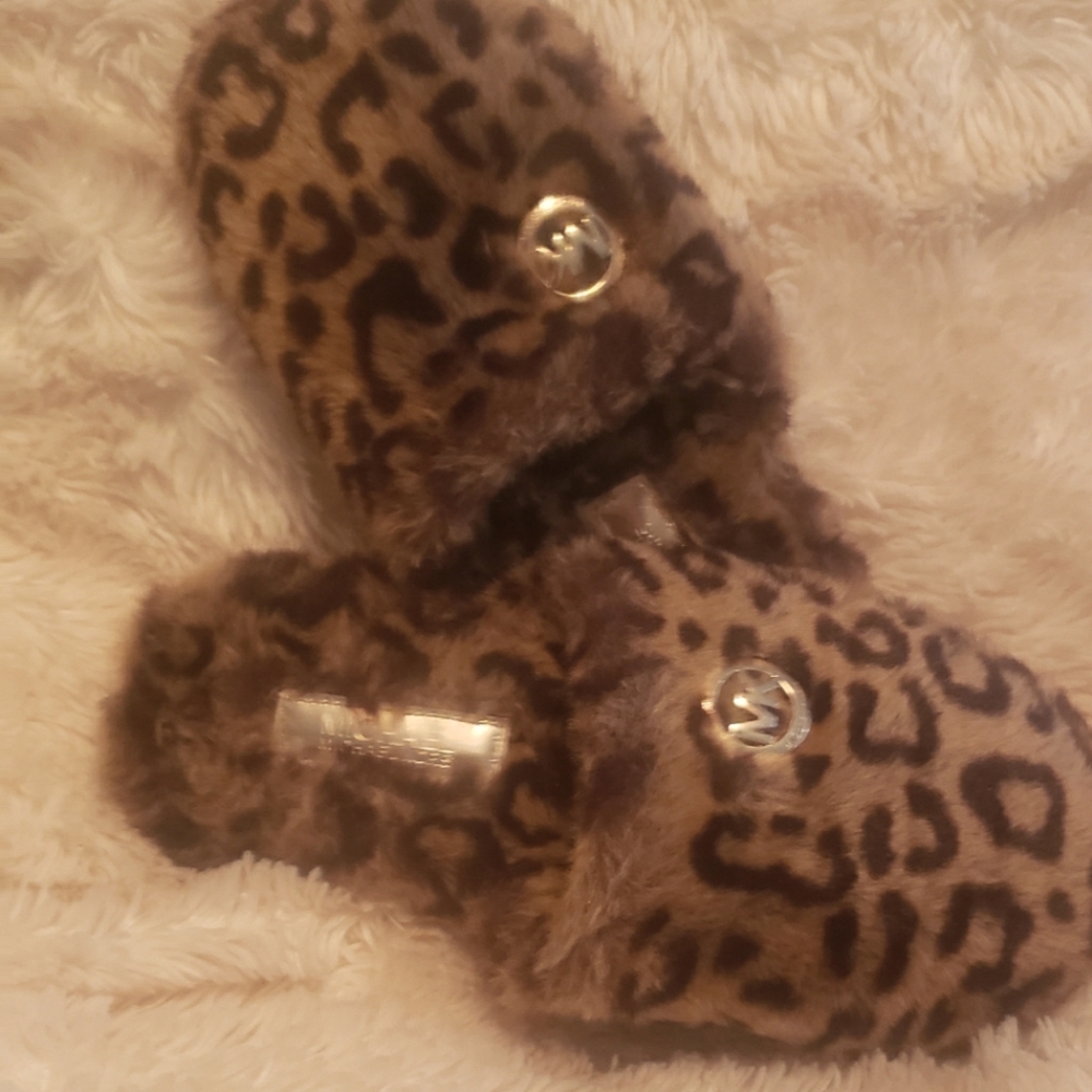 NWOT Mk slippers